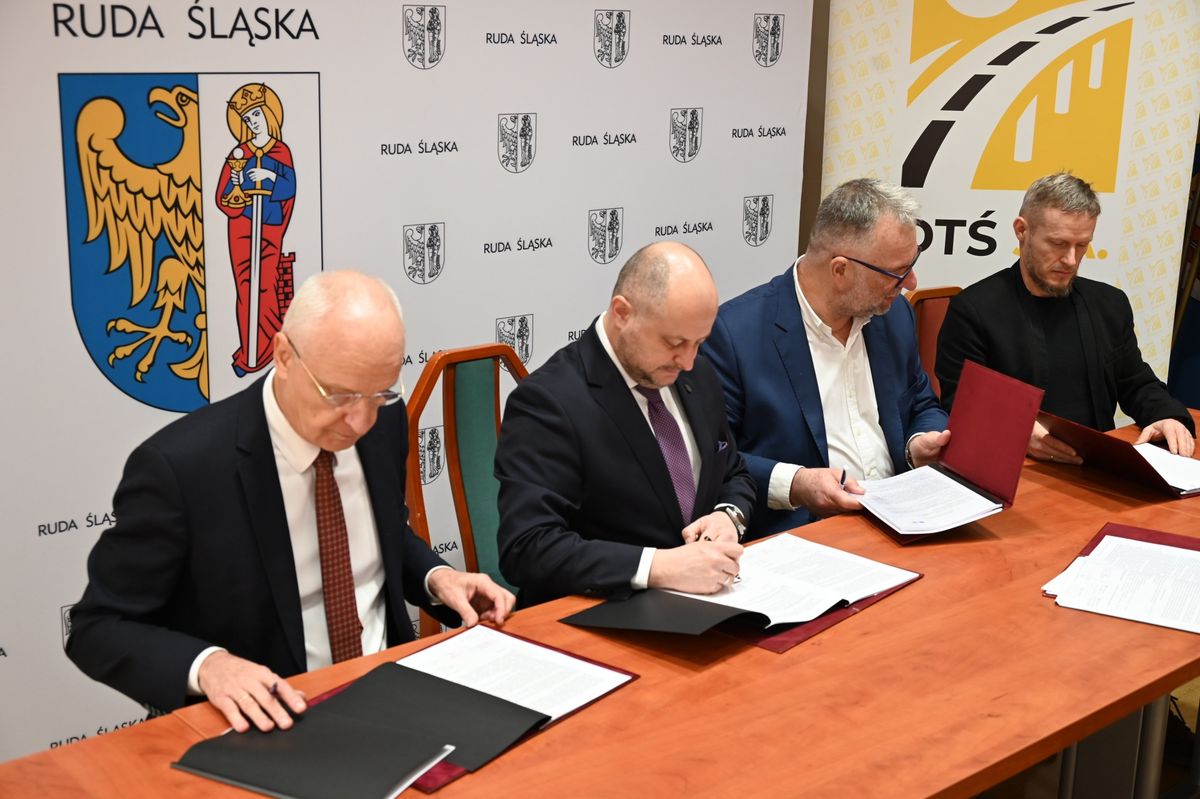 Contract signing for investor supervision: Construction of N-S route in Ruda Śląska