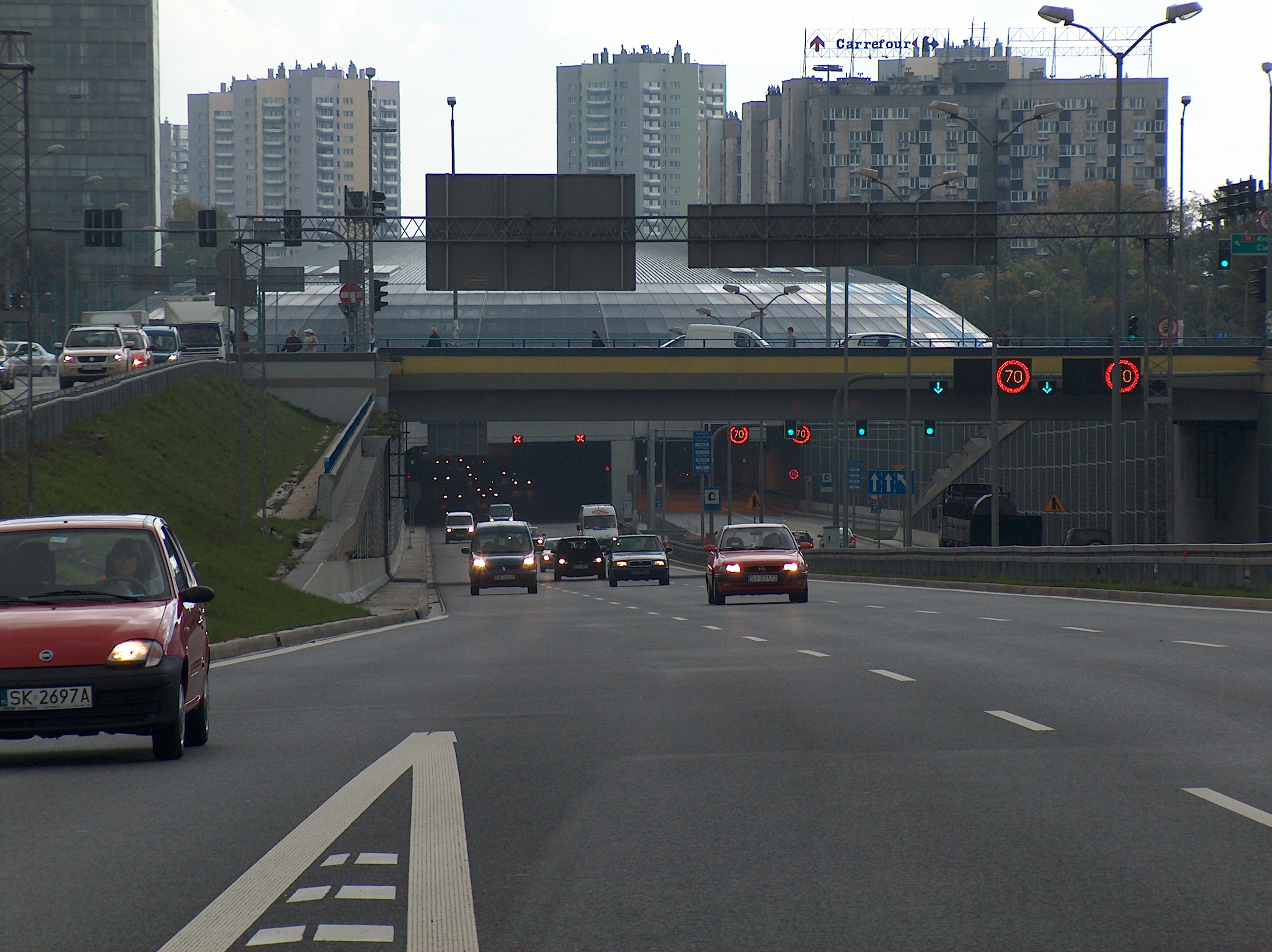 Katowice - Tunelu oraz kopuła na rondzie widok od strony Chorzowa (fot. M. Staszyk)